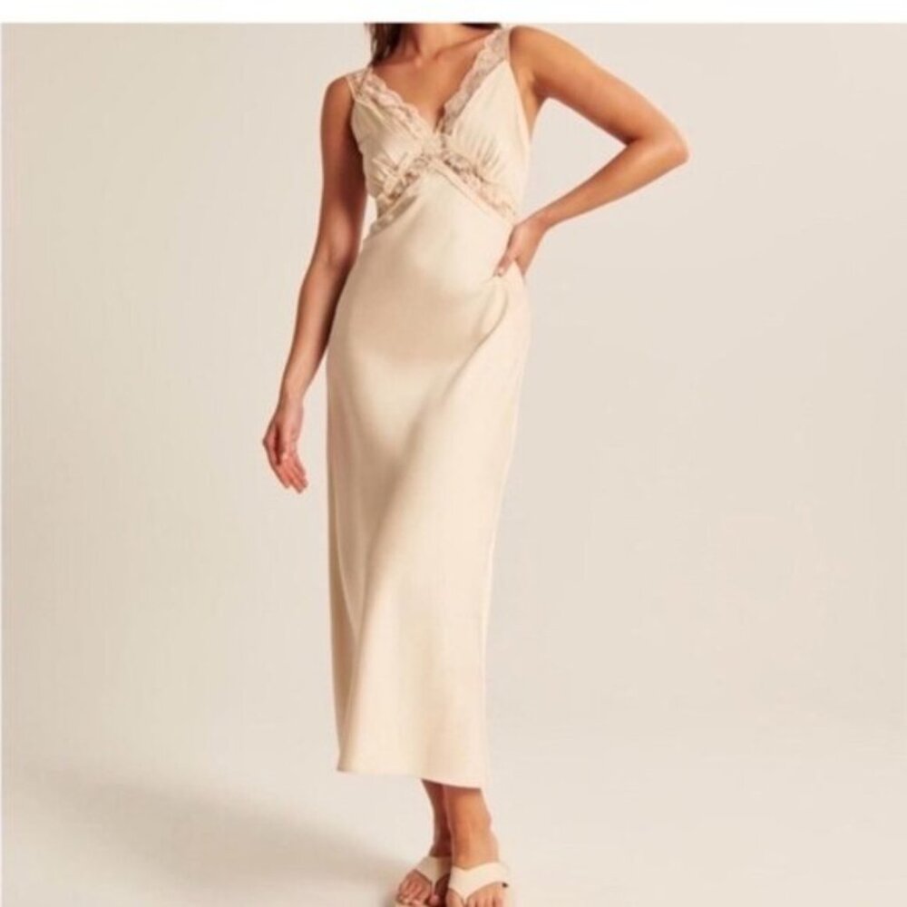 Elegant Cream Lace Trim Nightgown